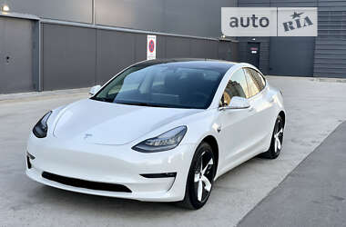 Седан Tesla Model 3 2020 в 
