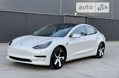 Седан Tesla Model 3 2020 в 