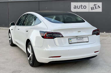 Седан Tesla Model 3 2020 в 