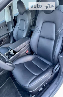 Седан Tesla Model 3 2020 в 
