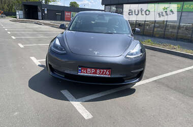 Седан Tesla Model 3 2021 в 
