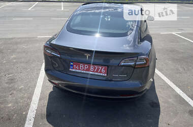 Седан Tesla Model 3 2021 в 