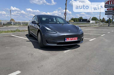 Седан Tesla Model 3 2021 в 