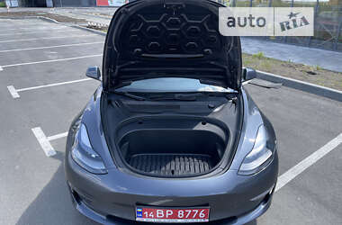 Седан Tesla Model 3 2021 в 