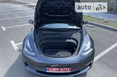 Седан Tesla Model 3 2021 в 
