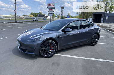 Седан Tesla Model 3 2021 в Умані