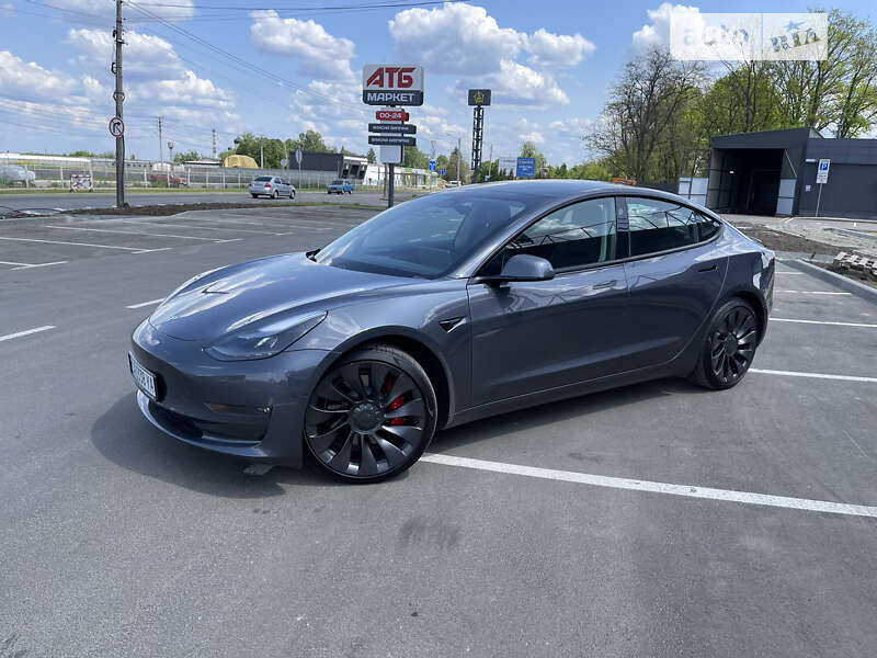 Седан Tesla Model 3 2021 в Умані
