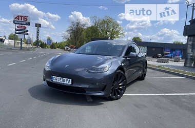 Седан Tesla Model 3 2021 в Умані