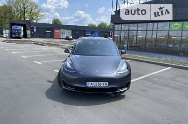 Седан Tesla Model 3 2021 в Умані