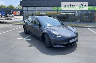 Седан Tesla Model 3 2021 в Умані