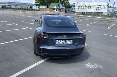 Седан Tesla Model 3 2021 в Умані