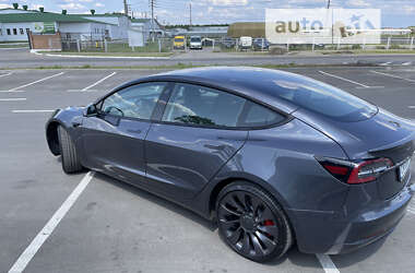 Седан Tesla Model 3 2021 в Умані