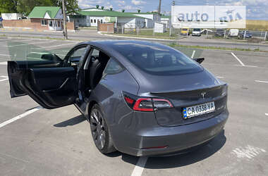 Седан Tesla Model 3 2021 в Умані