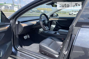 Седан Tesla Model 3 2021 в Умані