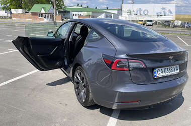Седан Tesla Model 3 2021 в Умані