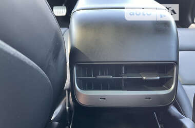 Седан Tesla Model 3 2021 в Умані