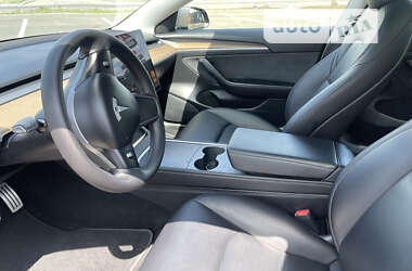 Седан Tesla Model 3 2021 в Умані