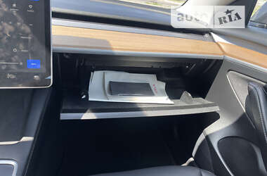 Седан Tesla Model 3 2021 в Умані
