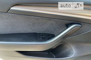 Седан Tesla Model 3 2021 в Киеве