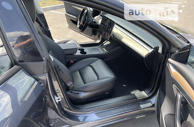 Седан Tesla Model 3 2021 в Киеве