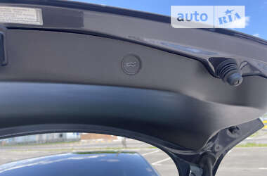 Седан Tesla Model 3 2021 в Умані