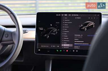 Седан Tesla Model 3 2019 в Мукачево