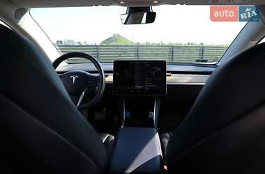 Седан Tesla Model 3 2019 в Мукачево