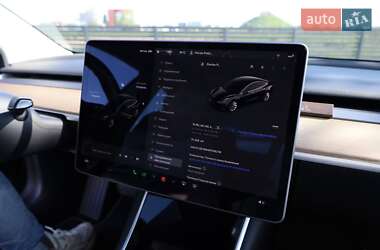 Седан Tesla Model 3 2019 в Мукачево