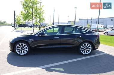 Седан Tesla Model 3 2019 в Мукачево