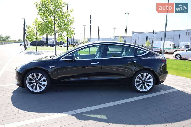Седан Tesla Model 3 2019 в Мукачево