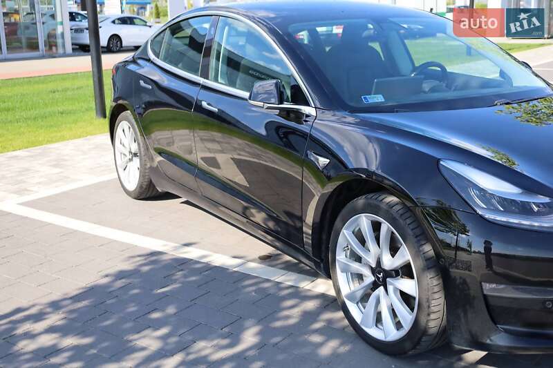 Седан Tesla Model 3 2019 в Мукачево
