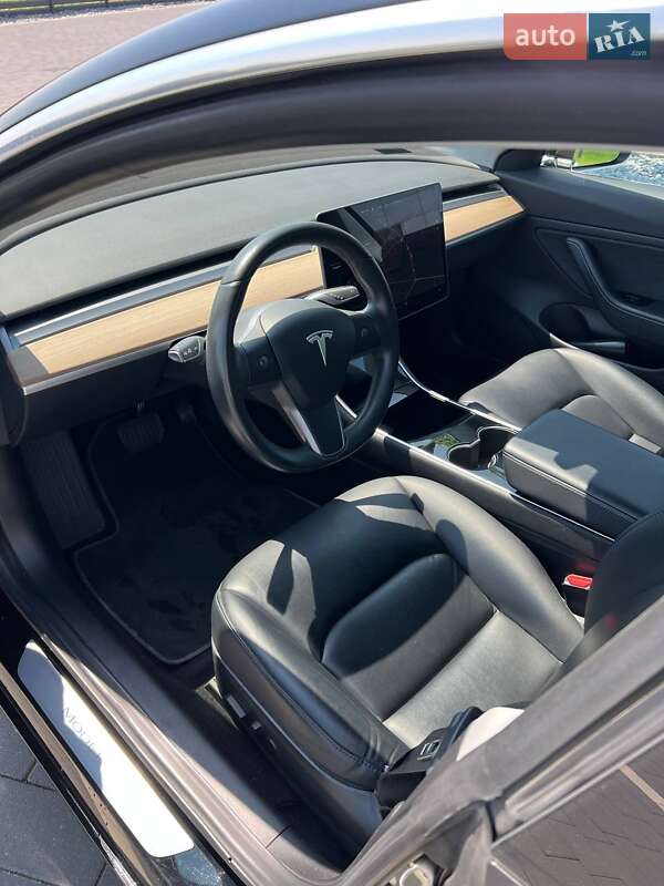 Седан Tesla Model 3 2019 в Мукачево