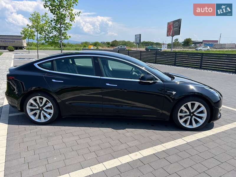 Седан Tesla Model 3 2019 в Мукачево