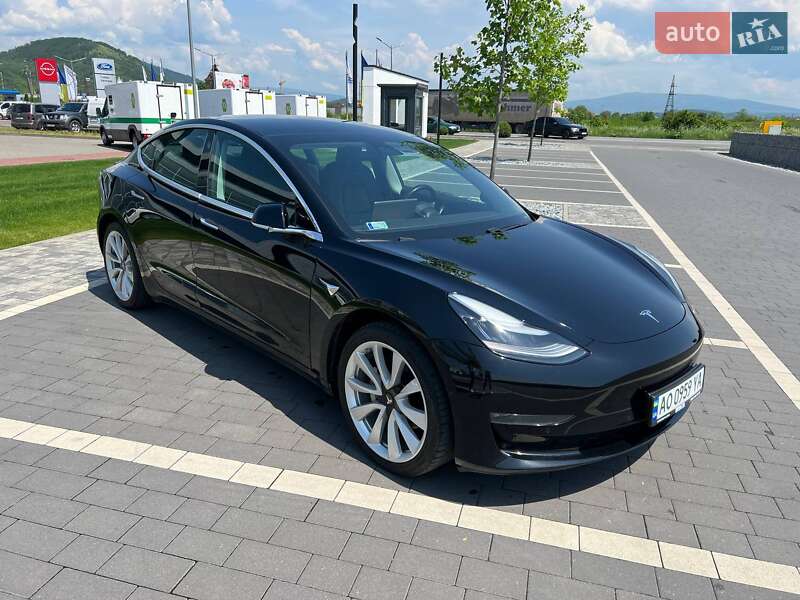 Седан Tesla Model 3 2019 в Мукачево