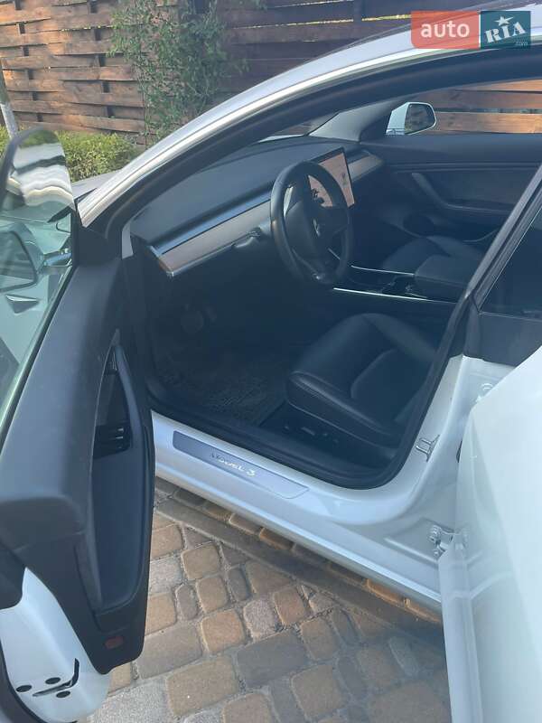 Седан Tesla Model 3 2019 в Киеве