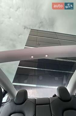 Седан Tesla Model 3 2020 в Львове