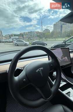 Седан Tesla Model 3 2020 в Львові