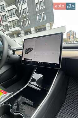 Седан Tesla Model 3 2020 в Львові