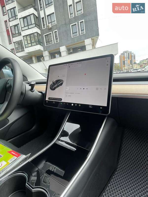 Седан Tesla Model 3 2020 в Львові