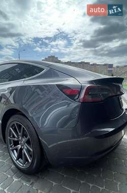 Седан Tesla Model 3 2020 в Львове
