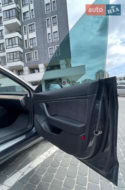 Седан Tesla Model 3 2020 в Львове