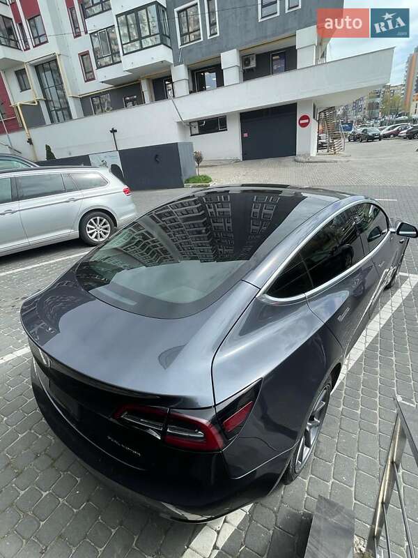 Седан Tesla Model 3 2020 в Львові