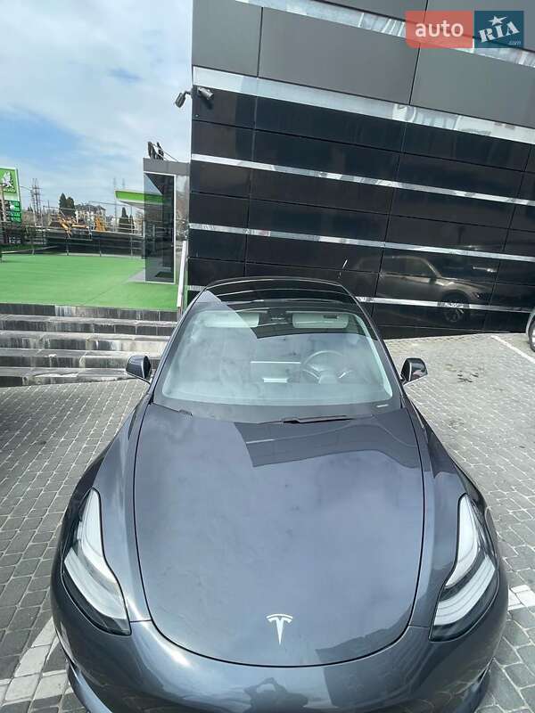 Седан Tesla Model 3 2020 в Львові