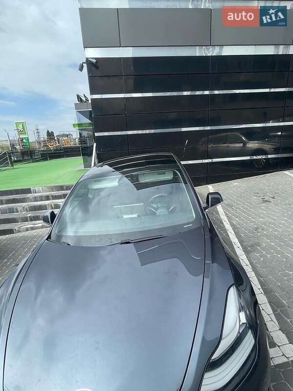Седан Tesla Model 3 2020 в Львові
