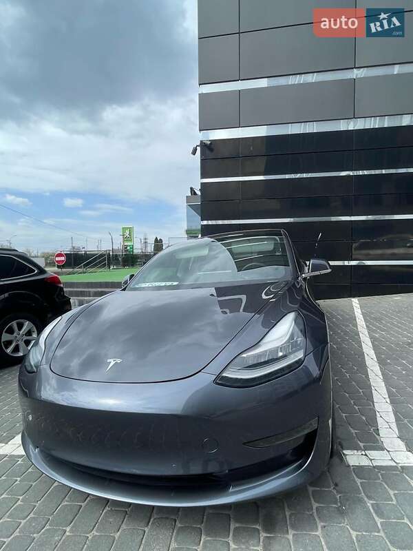 Седан Tesla Model 3 2020 в Львові