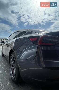 Седан Tesla Model 3 2020 в Львове
