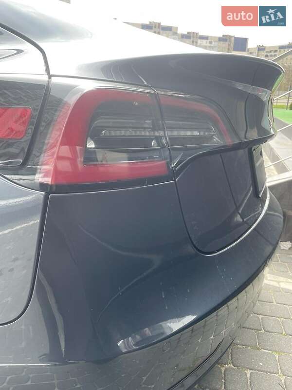 Седан Tesla Model 3 2020 в Львові