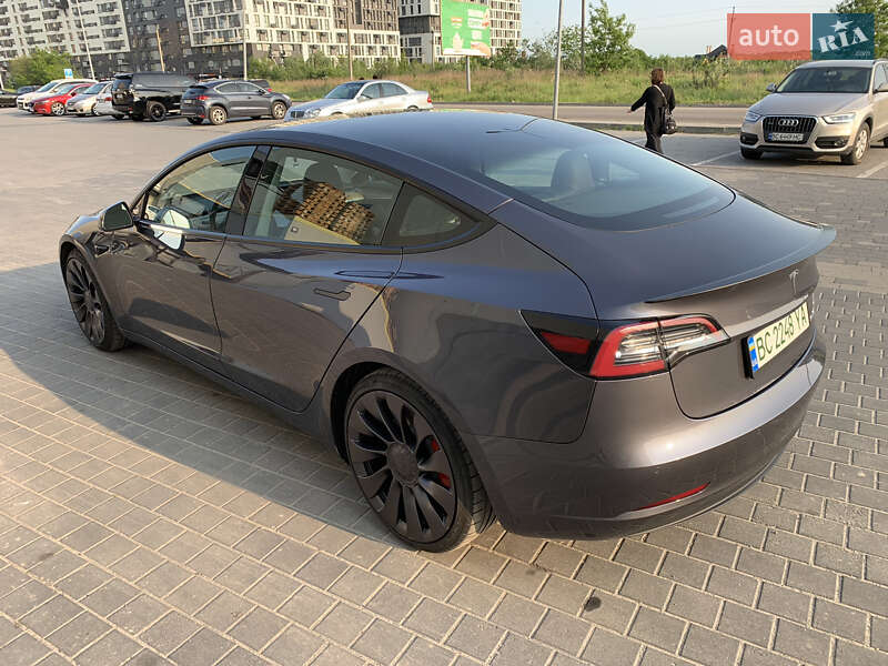 Седан Tesla Model 3 2021 в Львове