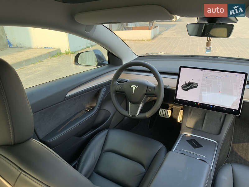 Седан Tesla Model 3 2021 в Львове