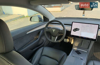 Седан Tesla Model 3 2021 в 